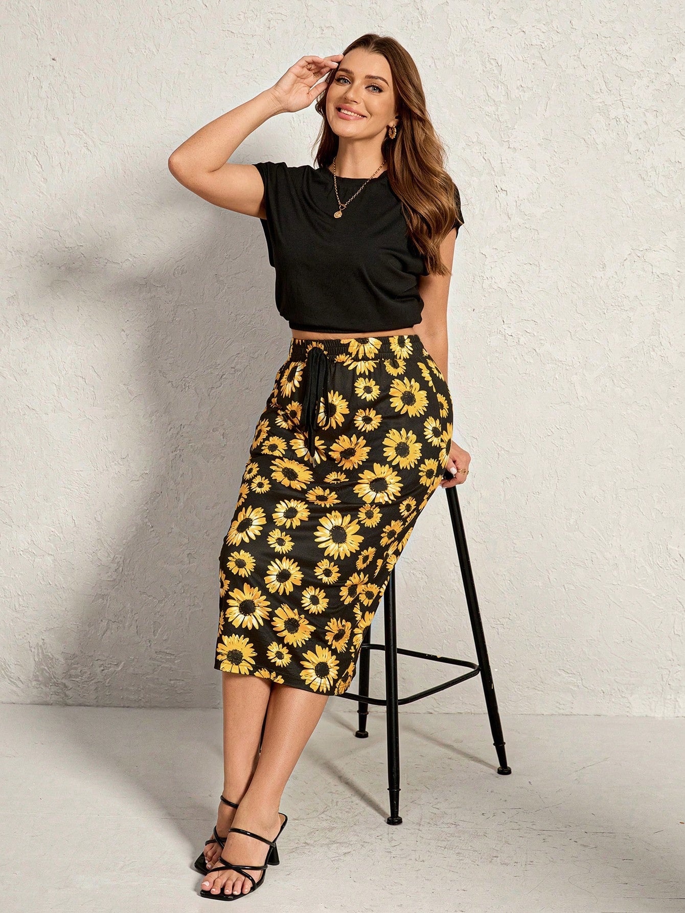 Conjunto Listrado com Blusa Coração e Saia Midi Plus Size