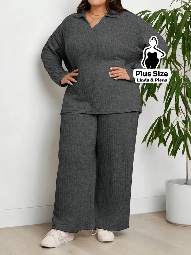 Conjunto Canelado com Blusa de Gola V e Calça Solta Plus Size Conjunto Canelado com Blusa de Gola V e Calça Solta Plus