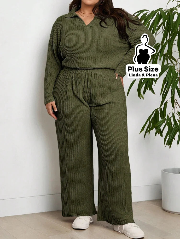 Conjunto Canelado com Blusa de Gola V e Calça Solta Plus Size Conjunto Canelado com Blusa de Gola V e Calça Solta Plus