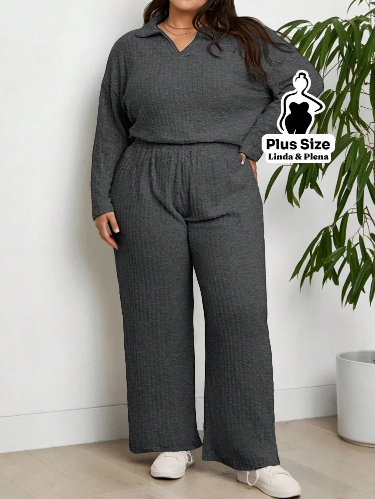 Conjunto Canelado com Blusa de Gola V e Calça Solta Plus Size Conjunto Canelado com Blusa de Gola V e Calça Solta Plus