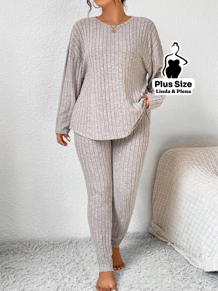 Conjunto Canelado com Blusa de Manga Longa e Calça Plus Size Conjunto Canelado com Blusa de Manga Longa e Calça Plus