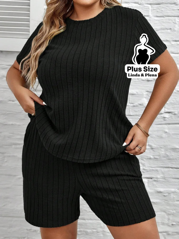 Conjunto Canelado com Blusa Gola Redonda e Shorts Plus Size Conjunto Canelado com Blusa Gola Redonda e Shorts Plus Size