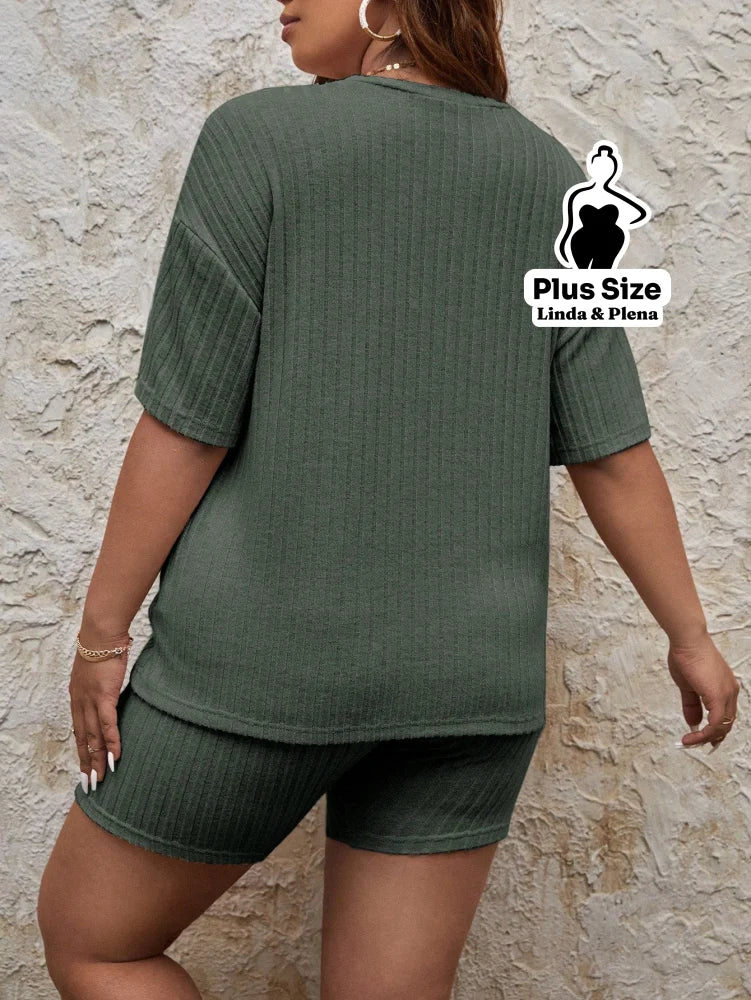 Conjunto Canelado com Blusa Oversized e Shorts Plus Size Conjunto Canelado com Blusa Oversized e Shorts Plus Size