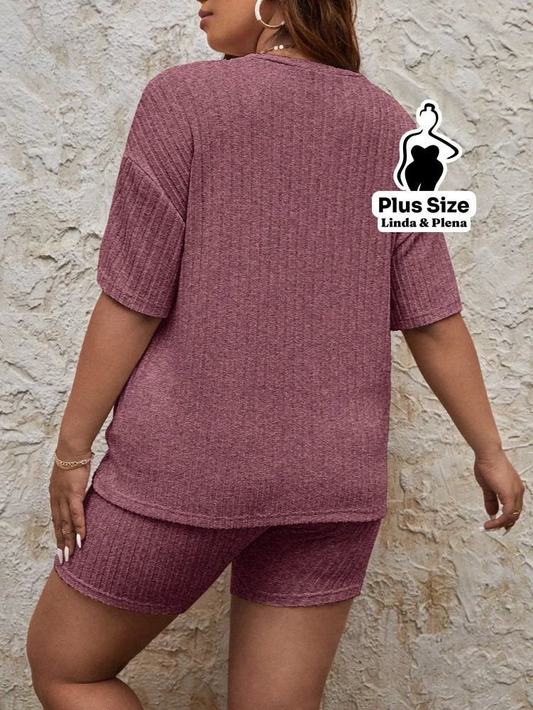 Conjunto Canelado com Blusa Oversized e Shorts Plus Size Conjunto Canelado com Blusa Oversized e Shorts Plus Size