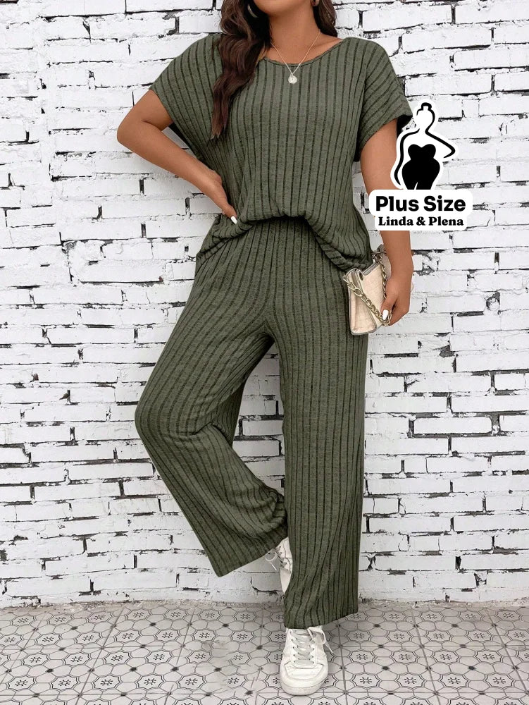 Conjunto Canelado com Blusa Solta e Calça Pantalona Plus Size Conjunto Canelado com Blusa Solta e Calça Pantalona Plus