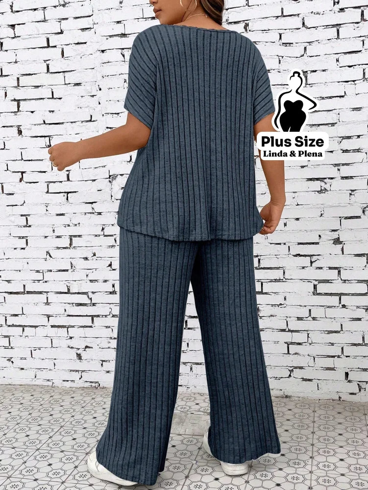 Conjunto Canelado com Blusa Solta e Calça Pantalona Plus Size Conjunto Canelado com Blusa Solta e Calça Pantalona Plus