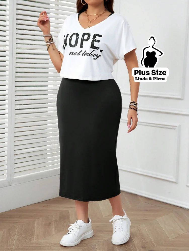 Conjunto com Blusa Estampada e Saia Midi Justa Plus Size Conjunto com Blusa Estampada e Saia Midi Justa Plus Size