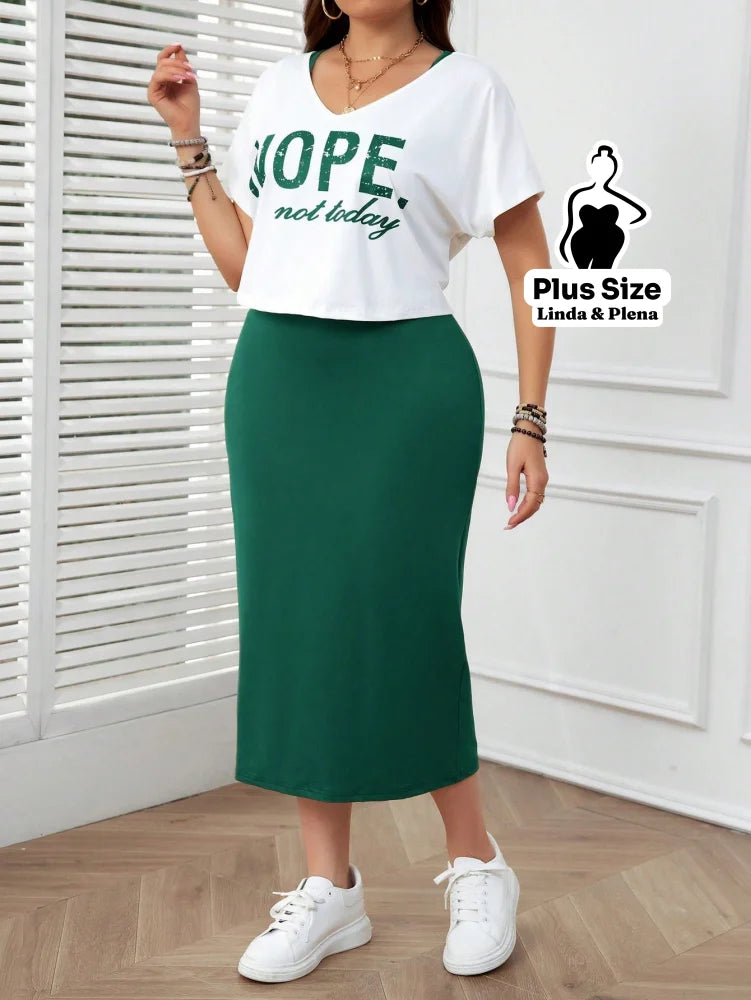 Conjunto com Blusa Estampada e Saia Midi Justa Plus Size Conjunto com Blusa Estampada e Saia Midi Justa Plus Size