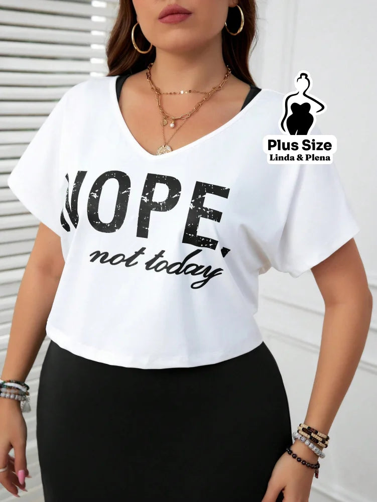 Conjunto com Blusa Estampada e Saia Midi Justa Plus Size Conjunto com Blusa Estampada e Saia Midi Justa Plus Size