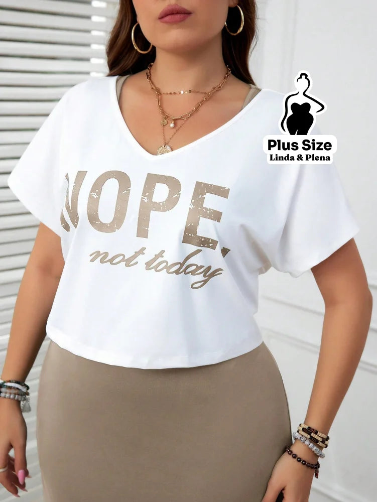 Conjunto com Blusa Estampada e Saia Midi Justa Plus Size Conjunto com Blusa Estampada e Saia Midi Justa Plus Size