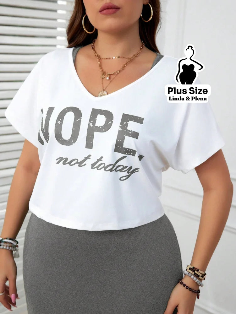 Conjunto com Blusa Estampada e Saia Midi Justa Plus Size Conjunto com Blusa Estampada e Saia Midi Justa Plus Size
