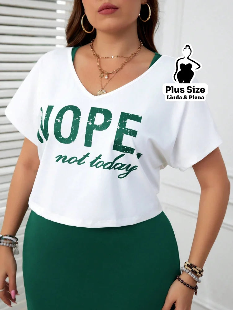 Conjunto com Blusa Estampada e Saia Midi Justa Plus Size Conjunto com Blusa Estampada e Saia Midi Justa Plus Size