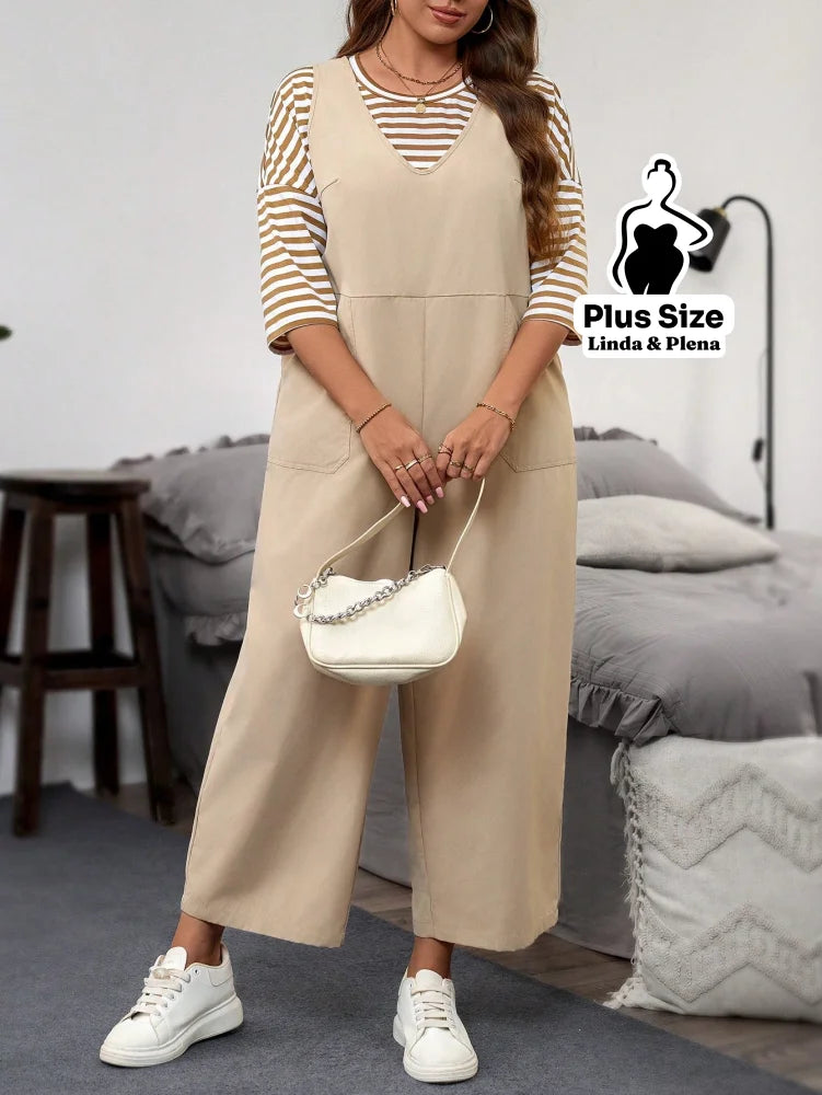 Conjunto com Macacão Preto e Blusa Listrada Plus Size Conjunto com Macacão Preto e Blusa Listrada Plus Size