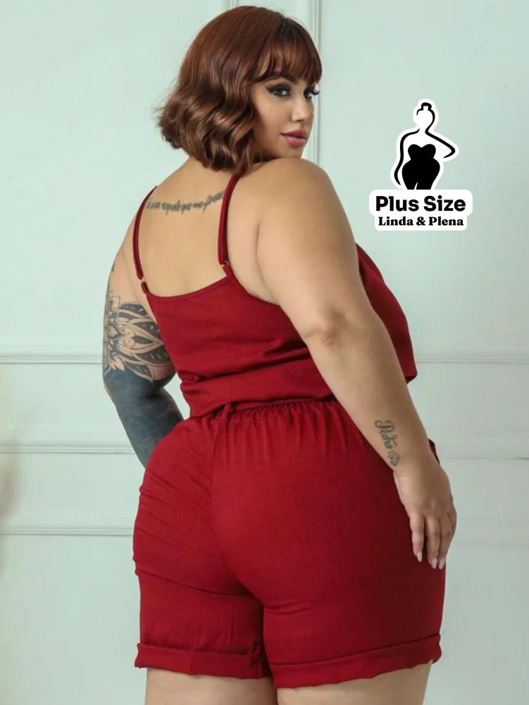 Conjunto com Regata de Alça Fina e Shorts com Cinto Plus Size Conjunto com Regata de Alça Fina e Shorts com Cinto Plus
