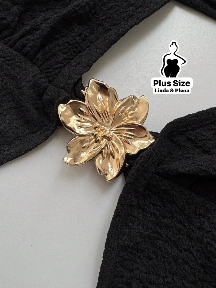 Conjunto Decote Profundo Com Detalhe E Saia Curta Plus Size Conjunto Decote Profundo Com Detalhe E Saia Curta Plus Size