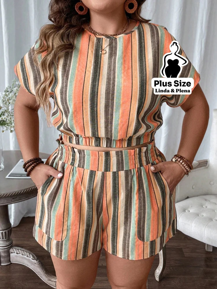 Conjunto Estampado com Blusa Cropped e Shorts Plus Size Conjunto Estampado com Blusa Cropped e Shorts Plus Size