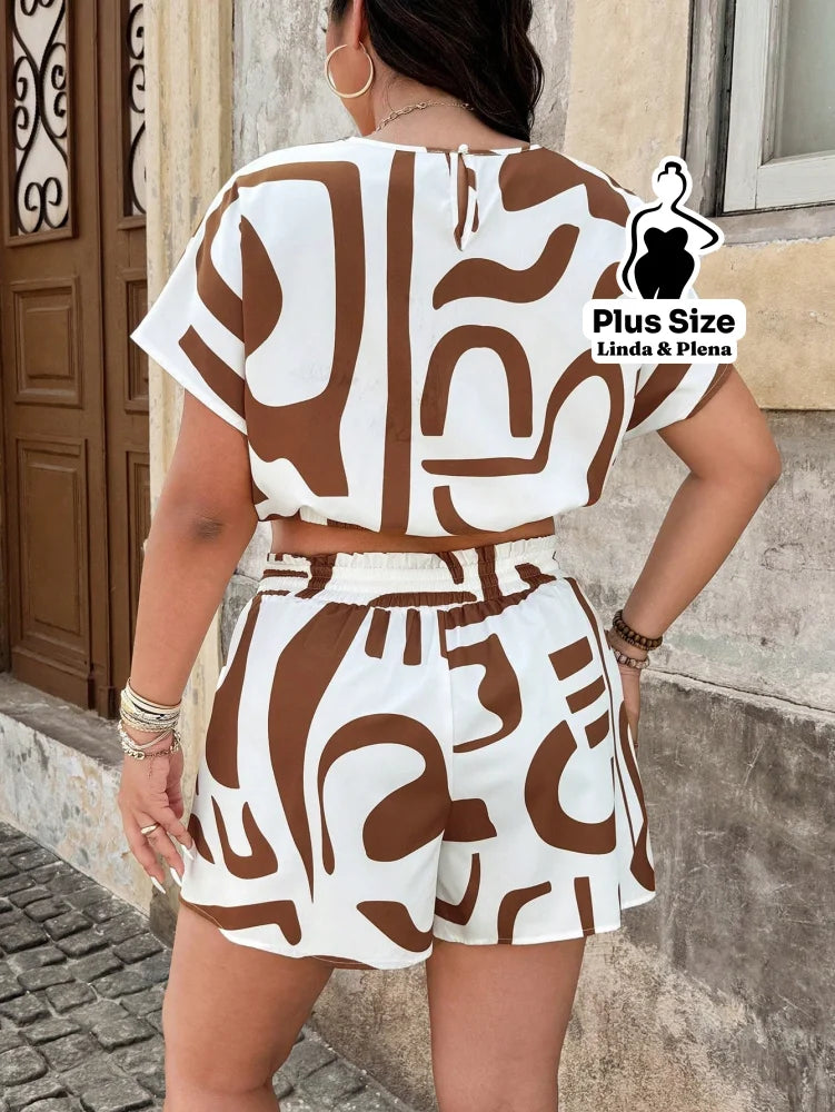 Conjunto Estampado com Blusa Cropped e Shorts Plus Size Conjunto Estampado com Blusa Cropped e Shorts Plus Size