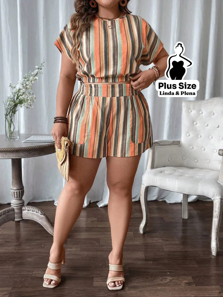 Conjunto Estampado com Blusa Cropped e Shorts Plus Size Conjunto Estampado com Blusa Cropped e Shorts Plus Size