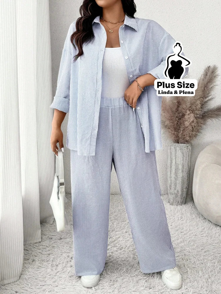 Conjunto Listrado com Camisa Aberta e Calça Leve Plus Size Conjunto Listrado com Camisa Aberta e Calça Leve Plus Size