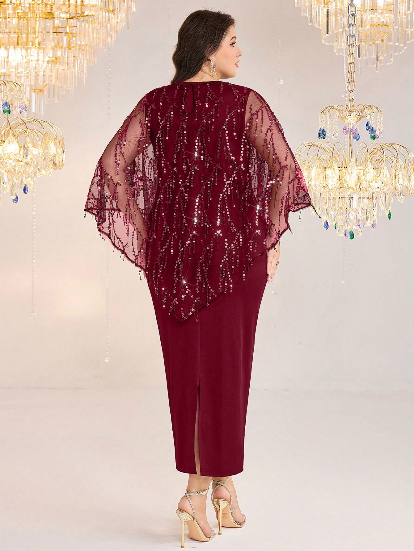 Conjunto Longo Com Capa De Tule E Brilho Elegante Plus Size