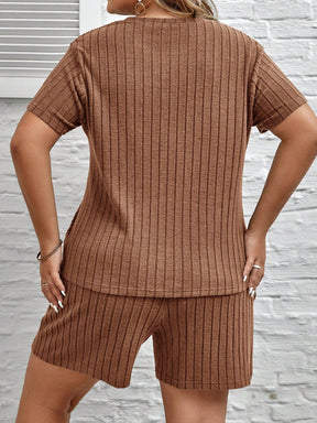 Conjunto Canelado com Blusa Gola Redonda e Shorts Plus Size