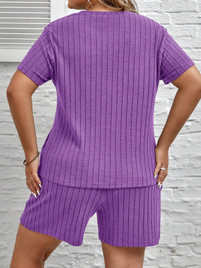 Conjunto Canelado com Blusa Gola Redonda e Shorts Plus Size