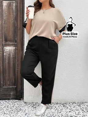 Conjunto Bicolor com Blusa Solta e Calça Reta Plus Size Conjunto Bicolor com Blusa Solta e Calça Reta Plus Size