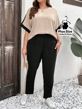 Conjunto Bicolor com Blusa Solta e Calça Reta Plus Size Preto e Bege / G Conjunto Bicolor com Blusa Solta e Calça Reta