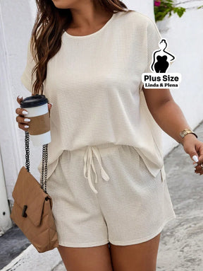 Conjunto Blusa Soltinha e Shorts com Cós de Amarrar Plus Size Conjunto Blusa Soltinha e Shorts com Cós de Amarrar Plus
