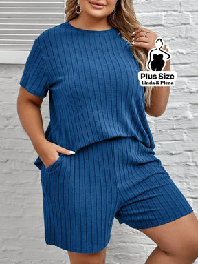 Conjunto Canelado com Blusa Gola Redonda e Shorts Plus Size Conjunto Canelado com Blusa Gola Redonda e Shorts Plus Size