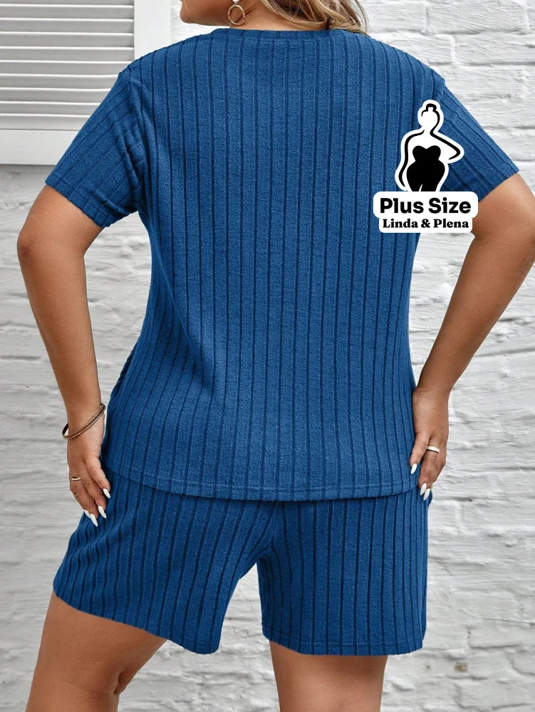 Conjunto Canelado com Blusa Gola Redonda e Shorts Plus Size Conjunto Canelado com Blusa Gola Redonda e Shorts Plus Size
