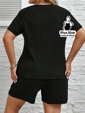 Conjunto Canelado com Blusa Gola Redonda e Shorts Plus Size Conjunto Canelado com Blusa Gola Redonda e Shorts Plus Size
