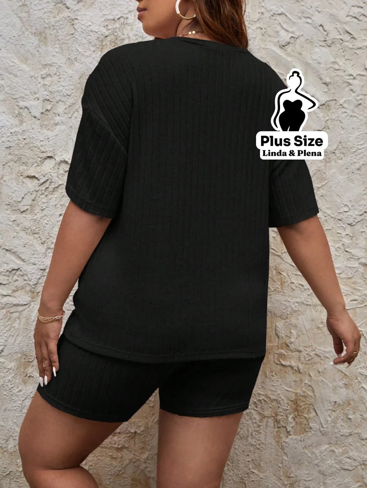 Conjunto Canelado com Blusa Oversized e Shorts Plus Size Conjunto Canelado com Blusa Oversized e Shorts Plus Size