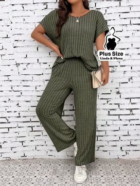 Conjunto Canelado com Blusa Solta e Calça Pantalona Plus Size Conjunto Canelado com Blusa Solta e Calça Pantalona Plus
