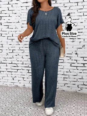 Conjunto Canelado com Blusa Solta e Calça Pantalona Plus Size Conjunto Canelado com Blusa Solta e Calça Pantalona Plus