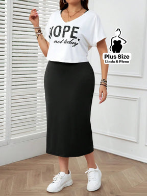 Conjunto com Blusa Estampada e Saia Midi Justa Plus Size Conjunto com Blusa Estampada e Saia Midi Justa Plus Size