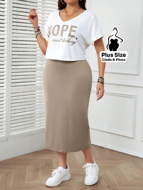 Conjunto com Blusa Estampada e Saia Midi Justa Plus Size Conjunto com Blusa Estampada e Saia Midi Justa Plus Size