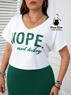 Conjunto com Blusa Estampada e Saia Midi Justa Plus Size Conjunto com Blusa Estampada e Saia Midi Justa Plus Size