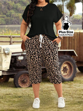 Conjunto com Blusa Lisa e Bermuda Floral de Amarração Plus Size Preto / G Conjunto com Blusa Lisa e Bermuda Floral de