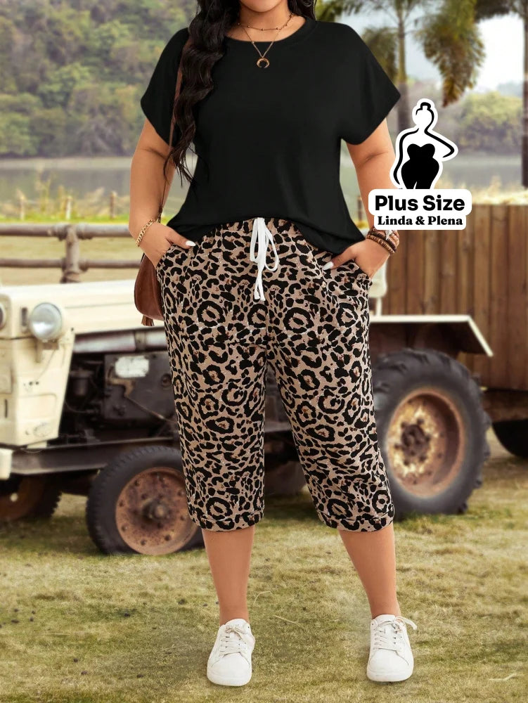 Conjunto com Blusa Lisa e Bermuda Floral de Amarração Plus Size Preto / G Conjunto com Blusa Lisa e Bermuda Floral de