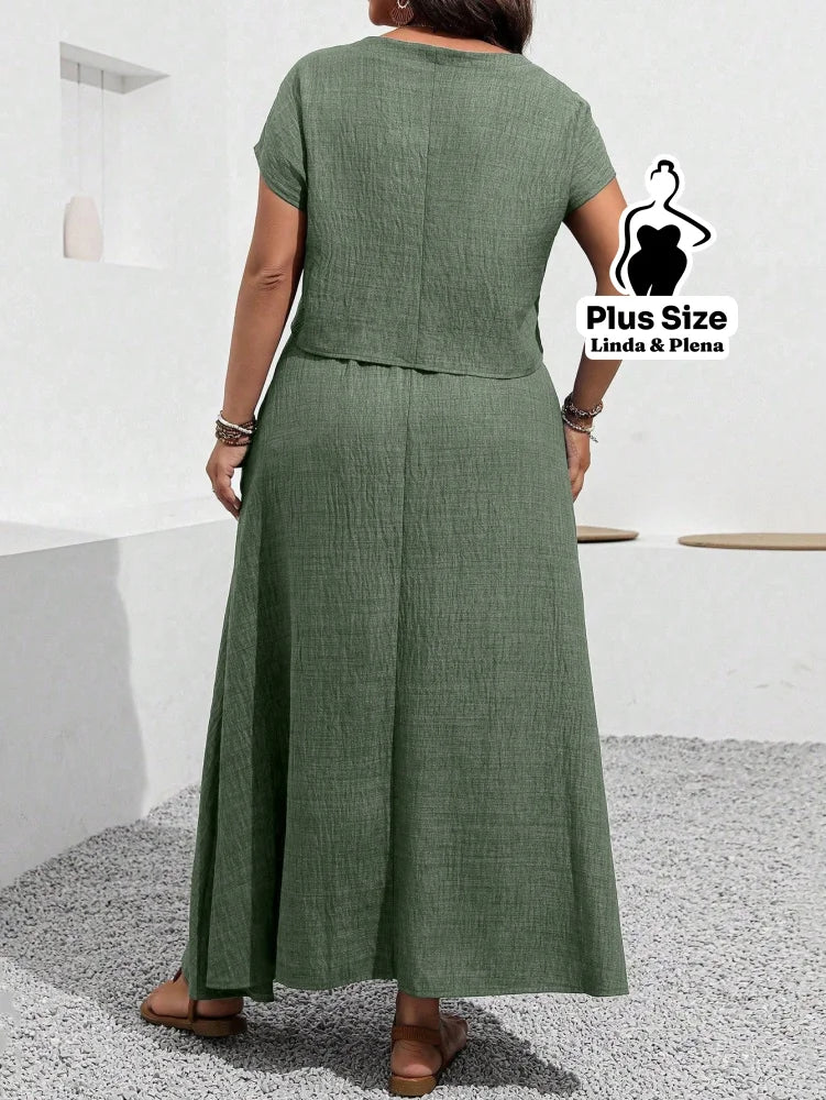 Conjunto com Blusa Solta e Saia Longa Fluída Plus Size Conjunto com Blusa Solta e Saia Longa Fluída Plus Size