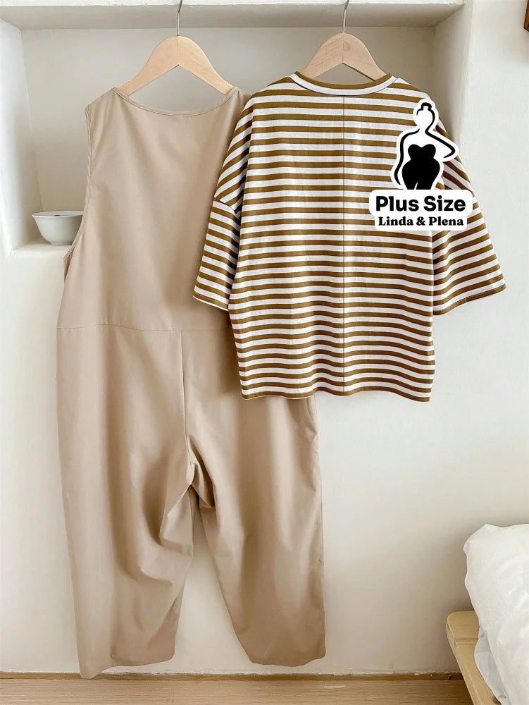 Conjunto com Macacão Preto e Blusa Listrada Plus Size Conjunto com Macacão Preto e Blusa Listrada Plus Size
