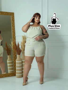 Conjunto com Regata de Alça Fina e Shorts com Cinto Plus Size Conjunto com Regata de Alça Fina e Shorts com Cinto Plus