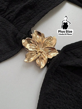 Conjunto Decote Profundo Com Detalhe E Saia Curta Plus Size Conjunto Decote Profundo Com Detalhe E Saia Curta Plus Size
