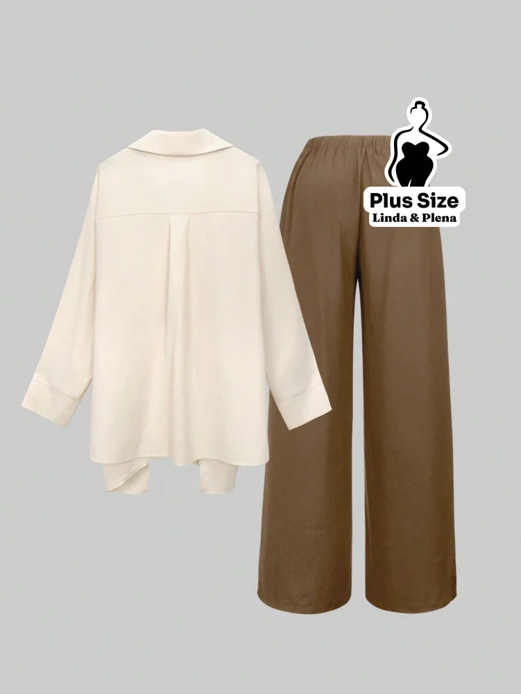 Conjunto Elegante com Blusa Transpassada e Calça Reta Plus Size Conjunto Elegante com Blusa Transpassada e Calça Reta