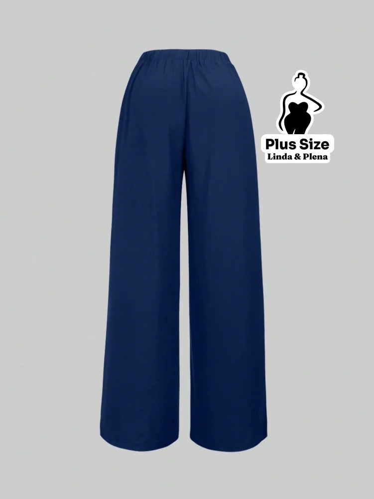 Conjunto Elegante com Blusa Transpassada e Calça Reta Plus Size Conjunto Elegante com Blusa Transpassada e Calça Reta