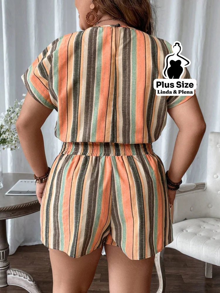 Conjunto Estampado com Blusa Cropped e Shorts Plus Size Conjunto Estampado com Blusa Cropped e Shorts Plus Size