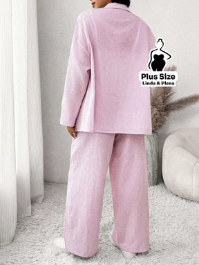 Conjunto Listrado com Camisa Aberta e Calça Leve Plus Size Conjunto Listrado com Camisa Aberta e Calça Leve Plus Size