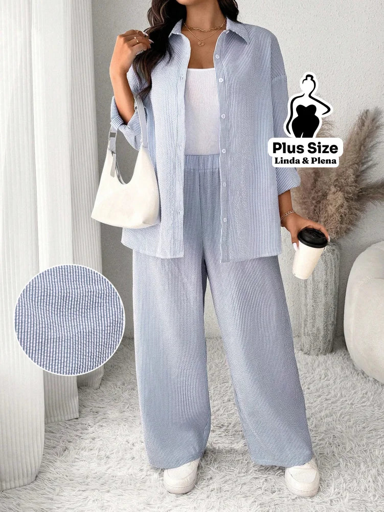 Conjunto Listrado com Camisa Aberta e Calça Leve Plus Size Azul e Branco / G Conjunto Listrado com Camisa Aberta e