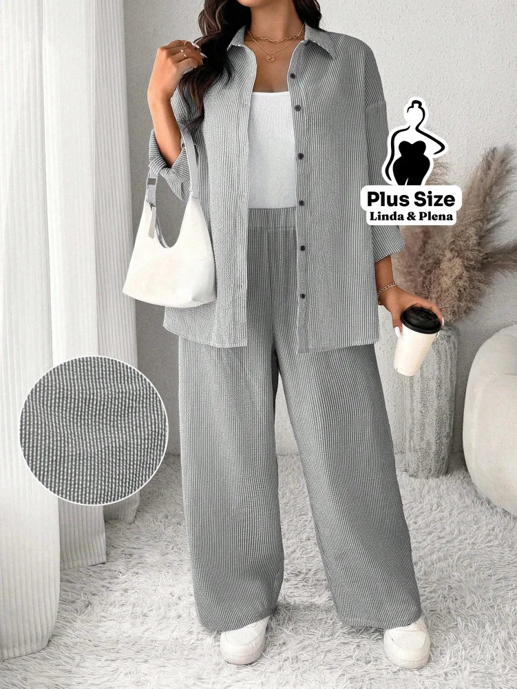 Conjunto Listrado com Camisa Aberta e Calça Leve Plus Size Preto e Branco / G Conjunto Listrado com Camisa Aberta e